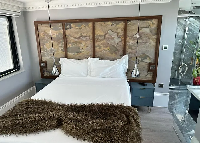 Luxury Modern Studio With Elegance